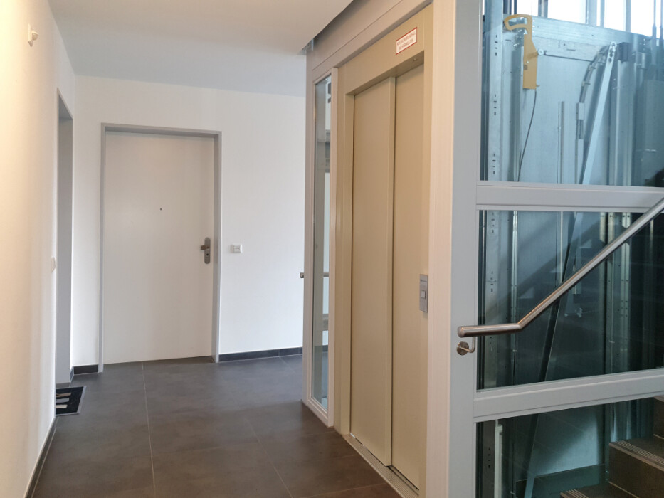 Wohnungszugang Treppenhaus