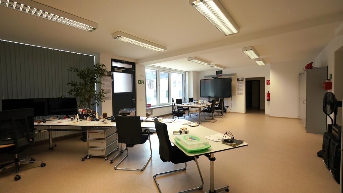 Büro-Gewerbeenheit im EG