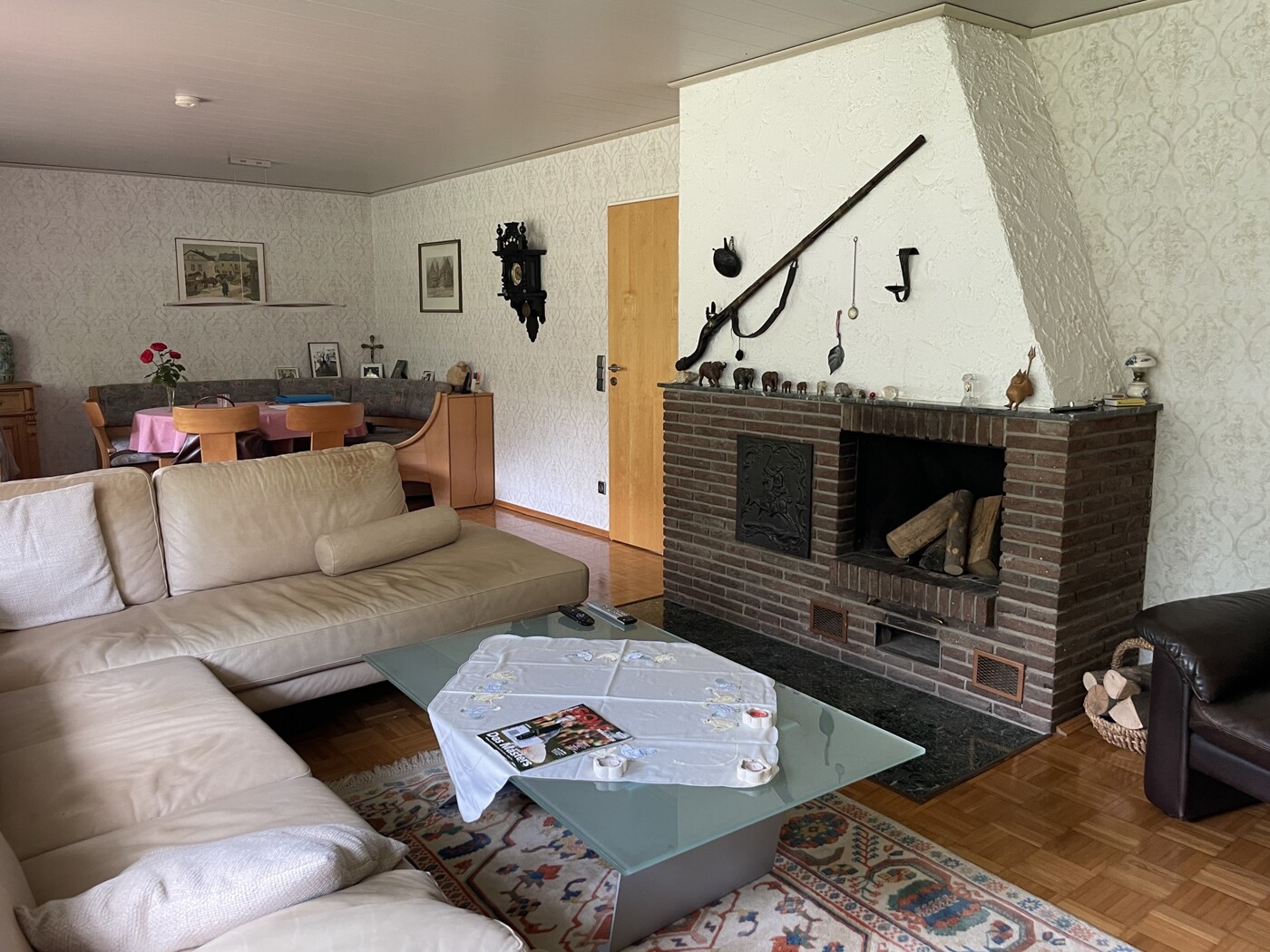 Wohnzimmer mit Essbereich