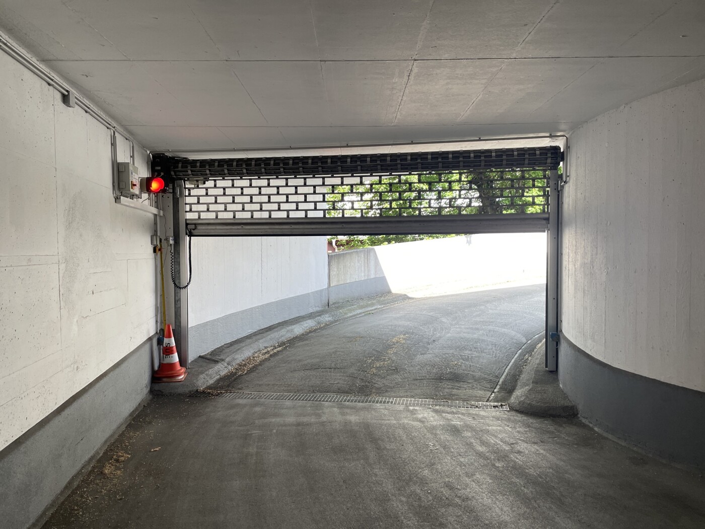 Tiefgarageneinfahrt