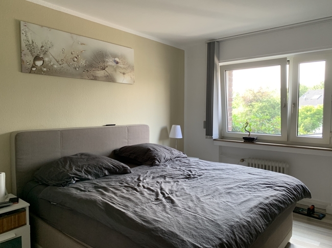 Renovierte 4-Zimmer-Wohnung mit SW-Balkon,2 kernsanierten Bädern und 1Garage in Ratingen- Hösel - Photo 2