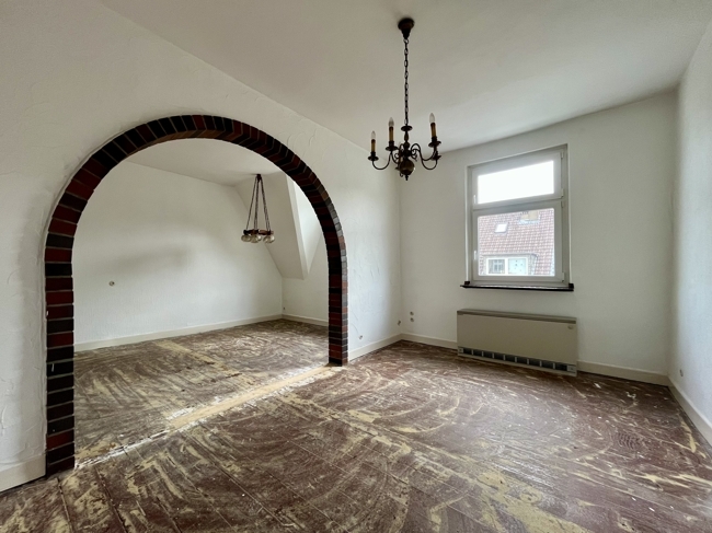 Wohnen mit Altbauflair! Helle 2,5-Zimmerwohnung mit hohen Decken in ruhiger Lage - Photo 2