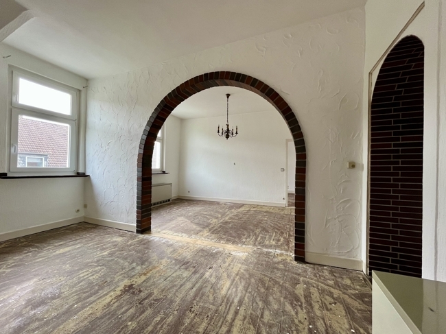 Wohnen mit Altbauflair! Helle 2,5-Zimmerwohnung mit hohen Decken in ruhiger Lage - Photo 1