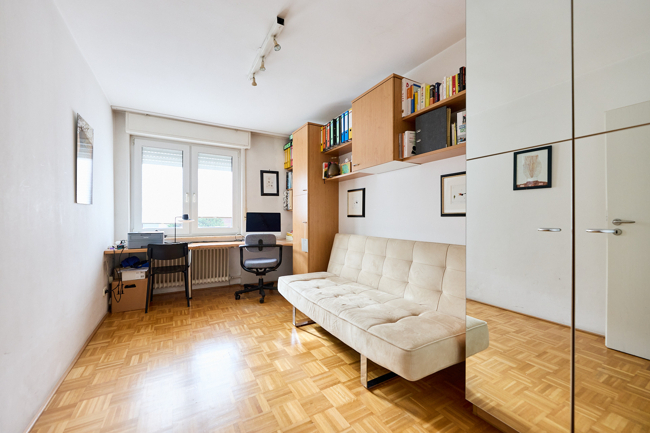 Teilmöbliertes Reihenmittelhaus mit Einbauküche, SW-Garten, Garage und Außenstellplatz - Photo 1