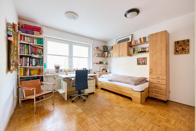 Teilmöbliertes Reihenmittelhaus mit Einbauküche, SW-Garten, Garage und Außenstellplatz - Photo 2