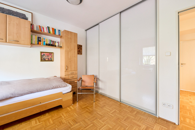 Teilmöbliertes Reihenmittelhaus mit Einbauküche, SW-Garten, Garage und Außenstellplatz - Photo 3