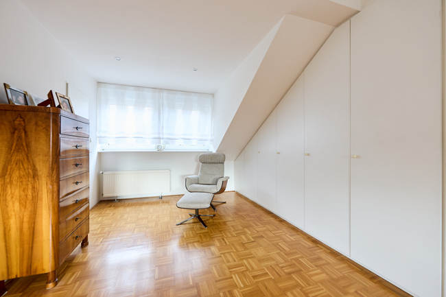 Teilmöbliertes Reihenmittelhaus mit Einbauküche, SW-Garten, Garage und Außenstellplatz - Photo 5