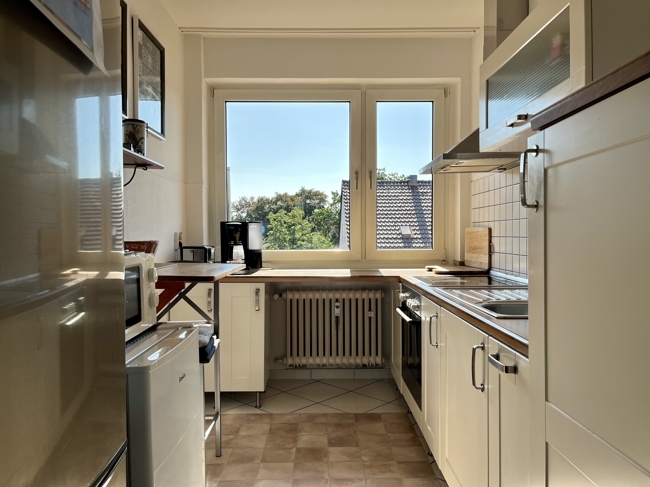 Renovierte 2-Zimmer-Wohnung mit Balkon, Tageslichtwannenbad und Einzelgarage - Photo 2