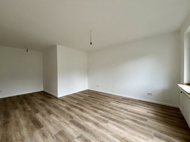 Modernisierte und frisch renovierte 3-Zimmer-Wohnung mit modernem Duschbad in zentraler Lage - Foto 1