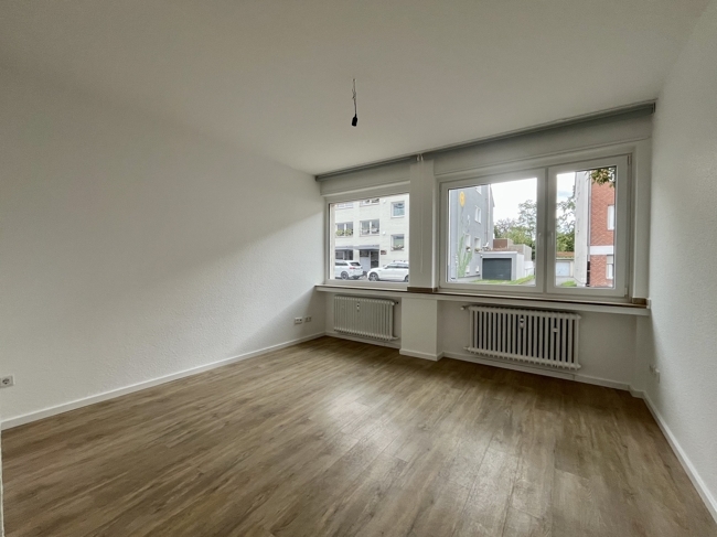 Modernisierte und frisch renovierte 3-Zimmer-Wohnung mit modernem Duschbad in zentraler Lage - Foto 3