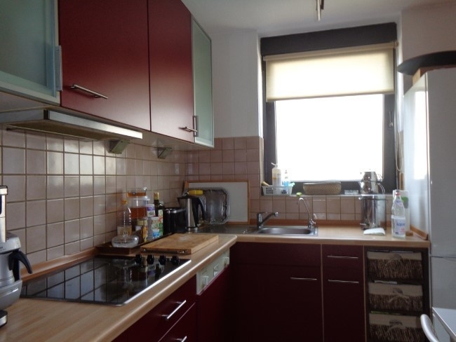 Renovierte, großzügige 2-Zimmer-Wohnung mit Tageslichtduschbad, Balkon, Außenstellplatz und Garten - Photo 4
