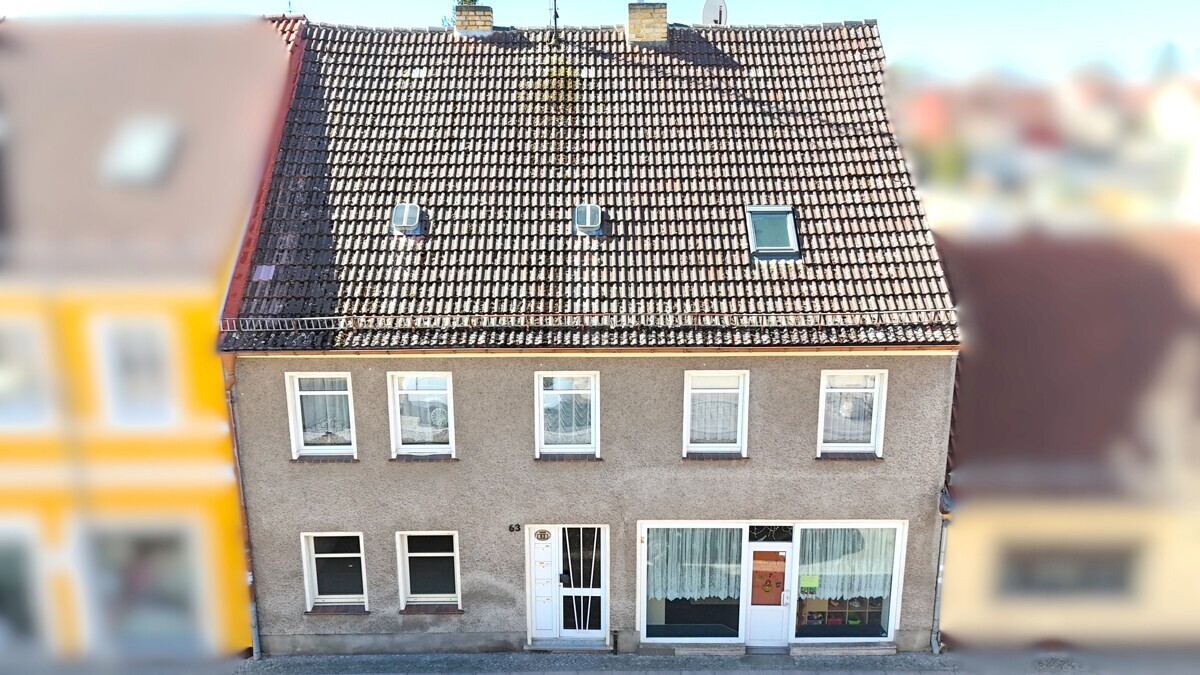 Geschäfts- und Wohnhaus in zentraler Lage