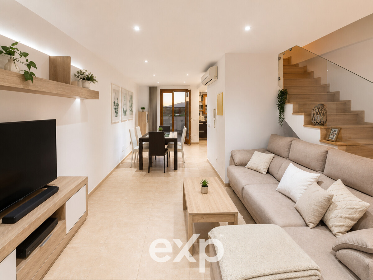 Lichtdurchflutetes Duplex-Penthouse mit großer Terrasse und Bergblick im charmanten Sineu