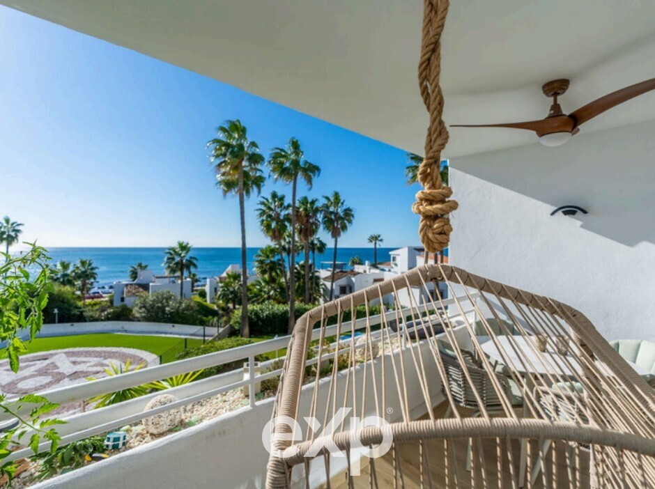 MIT TOURISMUSLIZENZ Eigener Strandzugang, 2-Zimmerwohnung mit Meerblick in Mijas (Costa del Sol)