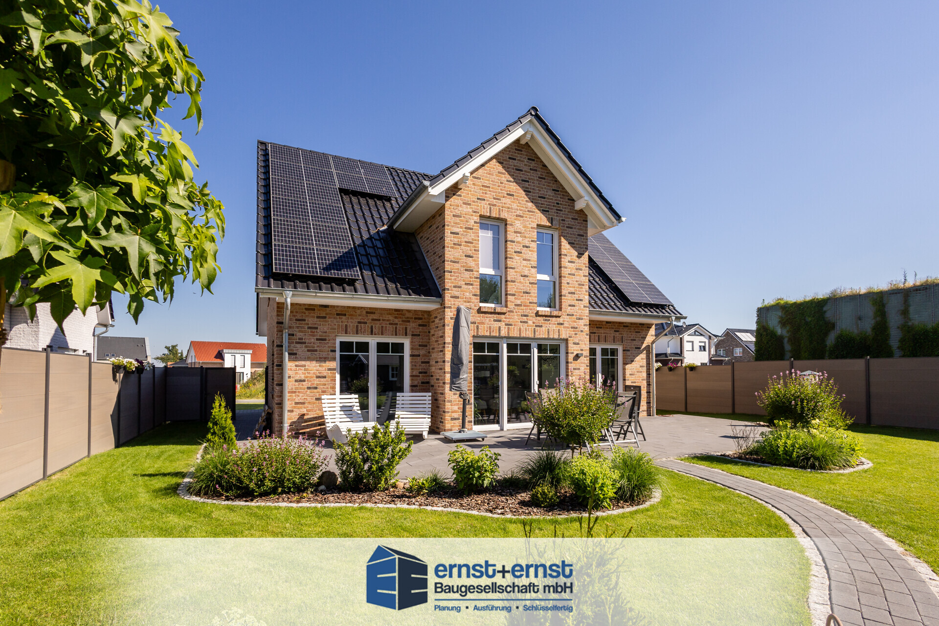 *Neubau* Einfamilienhaus mit großem Grundstück