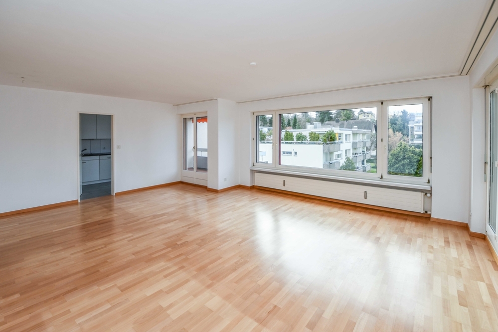 Miete: attraktive Attika-Wohnung an ruhiger Lage