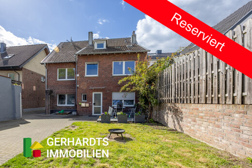 Clever ins Eigenheim: Zweifamilienhaus in Bracht mit freier Wohnung und zusätzlicher Perspektive.
