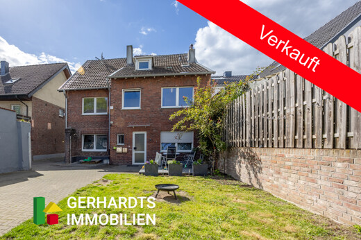Clever ins Eigenheim: Zweifamilienhaus in Bracht mit freier Wohnung und zusätzlicher Perspektive.