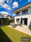 einladende Terrasse mit zauberhaftem Garten 