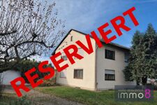 Haus mit Reserviert-Beschriftung