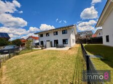 großes Doppelhaus einladender Garten   