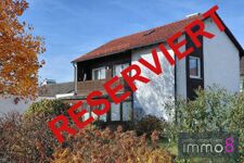 Reserviertes Haus im Herbstlicht