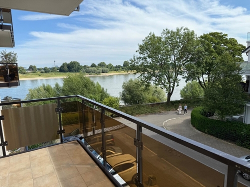 Balkon mit Rheinblick
