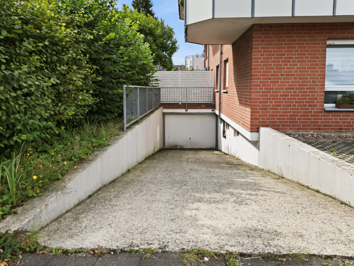 Tiefgaragen-Einfahrt