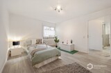 Geräumiges Schlafzimmer