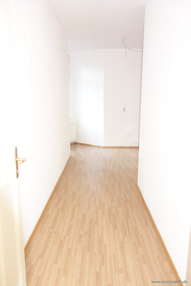 Mitten in der City! Helle, einfache 3-Raum-Wohnung mit Badewanne und Abstellraum. - Photo 5