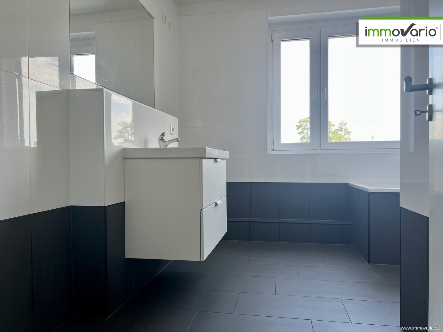 Helle 2-Raum Wohnung mit Tageslichtbad, Wanne und Balkon in Stadtfeld-Ost! Stellplatz möglich! - Foto 3