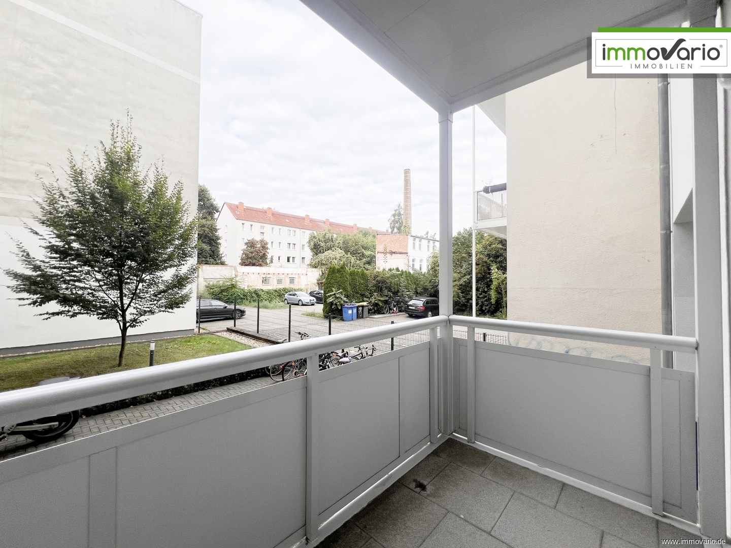 Kleine 2-Raum-Wohnung in Hochparterre mit Tageslichtbad, Badewanne und Balkon in Stadtfeld-Ost! - Photo 3
