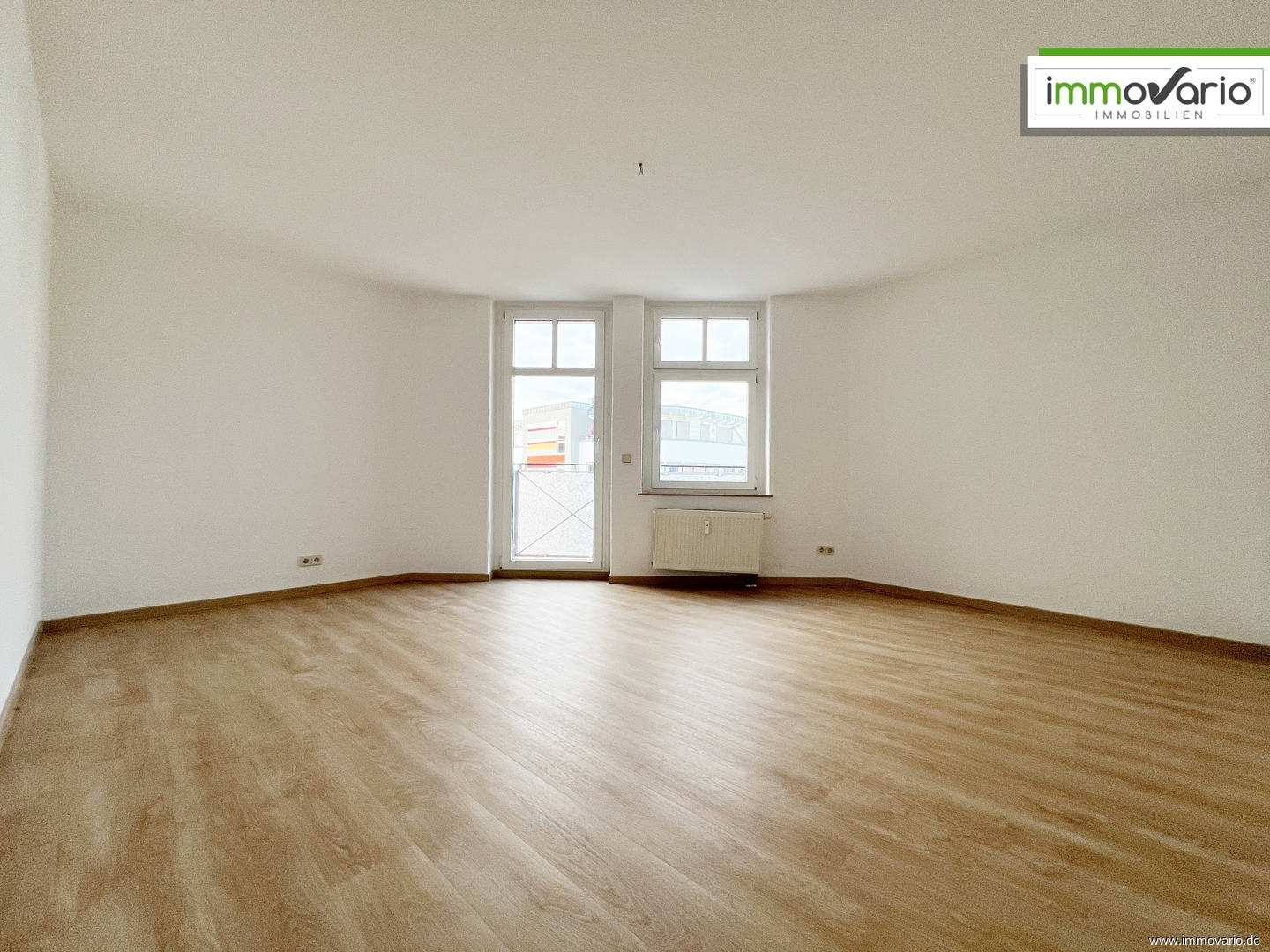 Schicke 3-Raum-Dachgeschosswohnung mit zwei Balkonen und Badezimmer inkl. Wanne & Dusche! - Photo 1