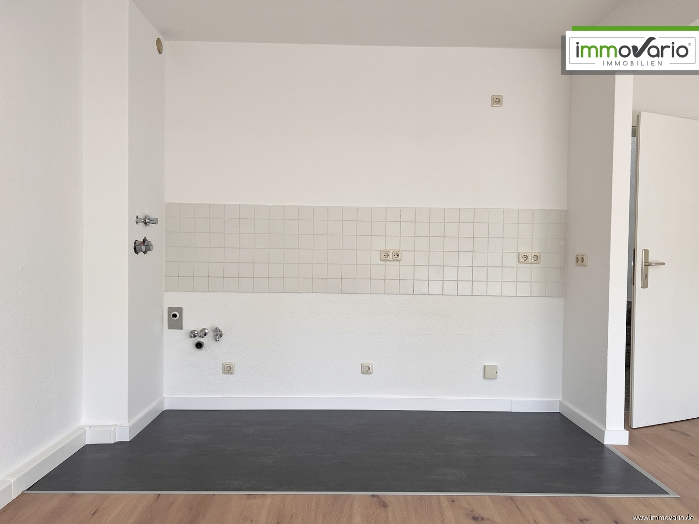 Kleine, helle 2-Zimmer-Wohnung mit Dusche, Abstellraum und kleinem Balkon! - Photo 1