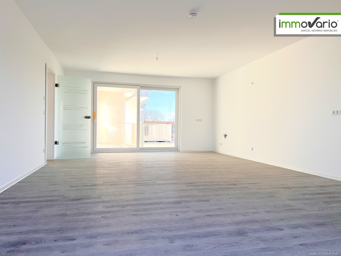 3-Raum-Wohnung mit Tageslichtbad, Wanne & Dusche, Aufzug, Fußbodenheizung, Balkon & großer Terrasse - Photo 2