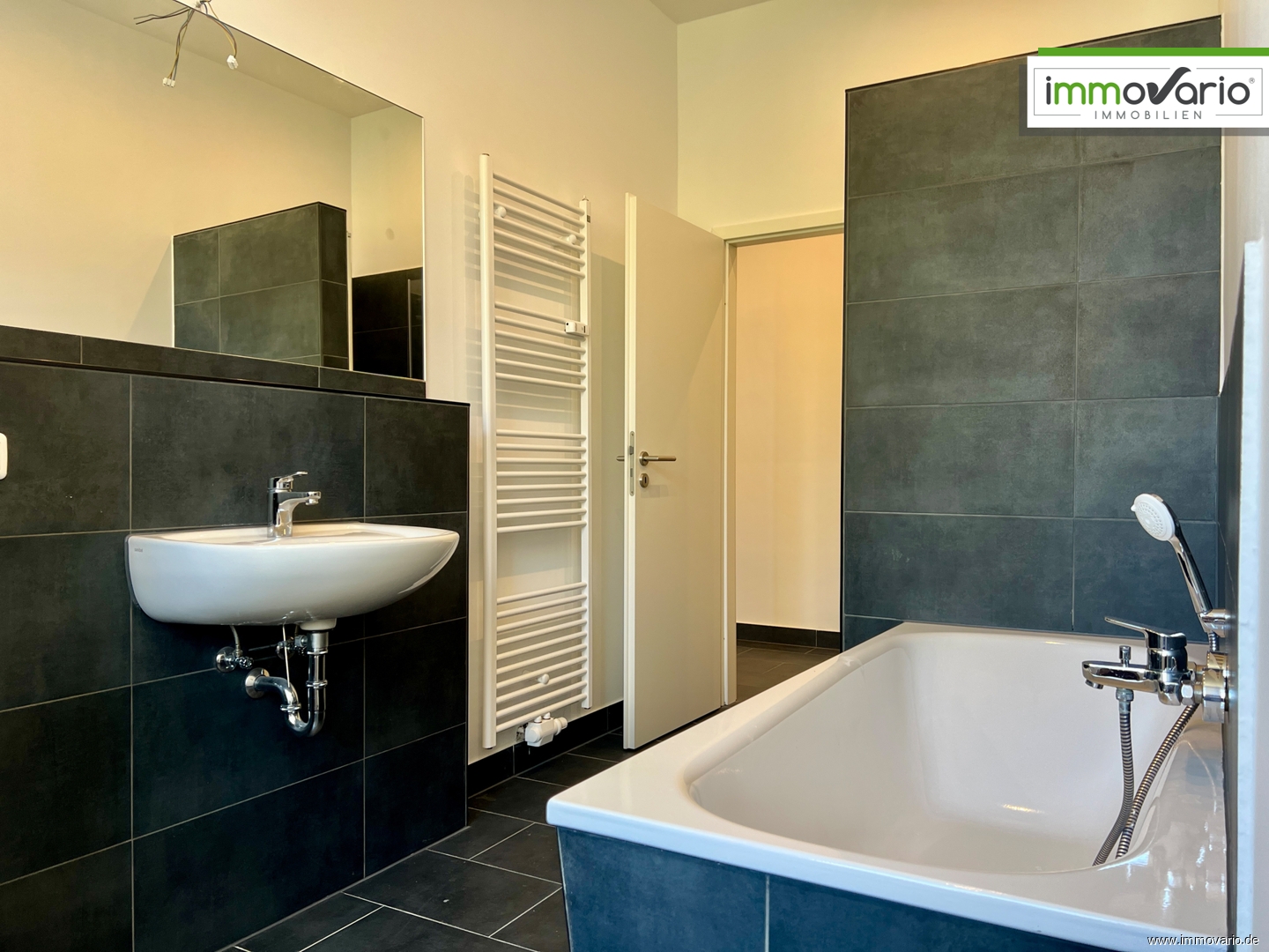 Schöne, ruhig gelegene 3-Zimmer-Wohnung mit Tageslichtbad, Wanne und Dusche. Stellplatz möglich! - Foto 1