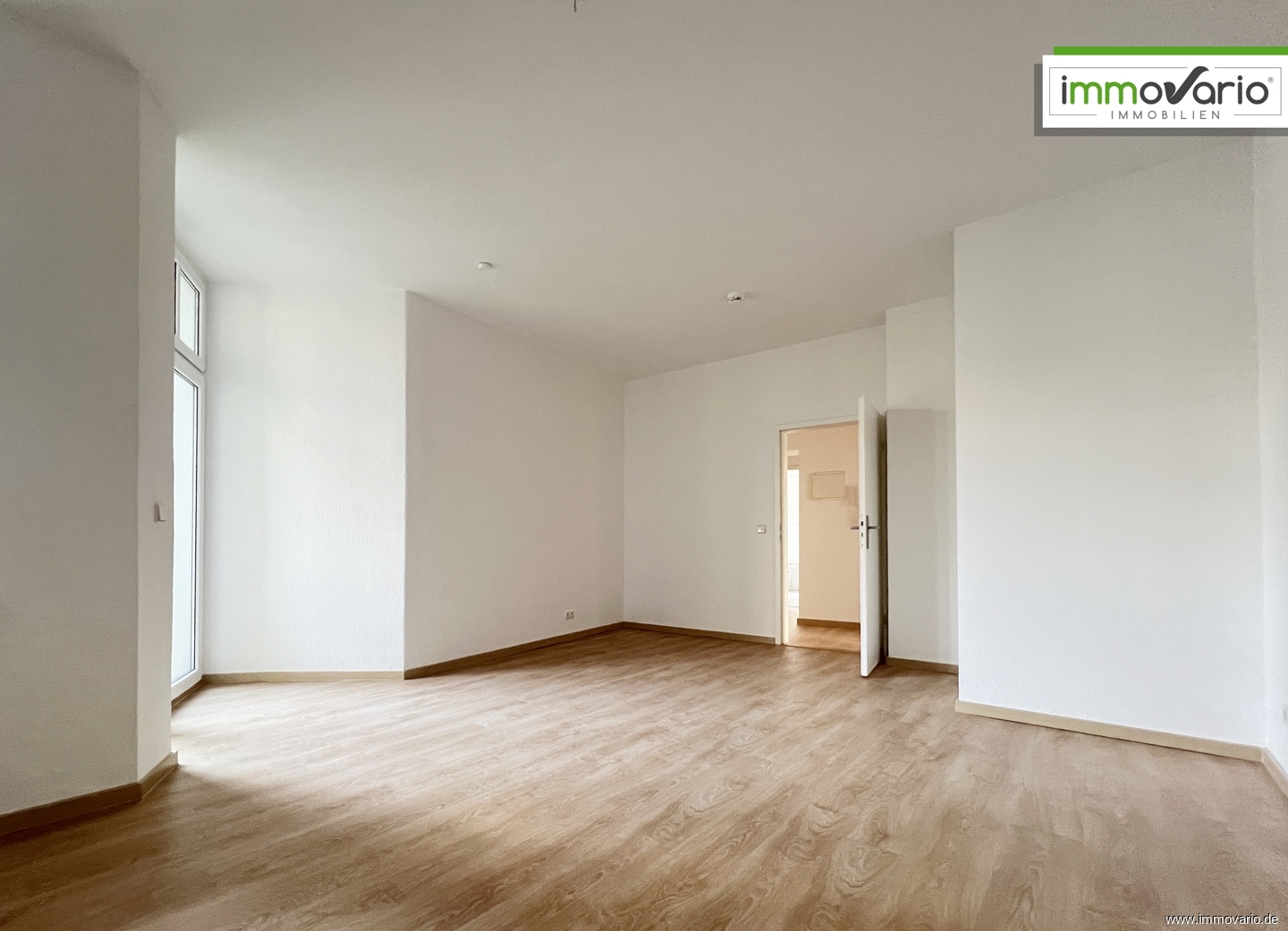 4-Zimmer-Wohnung mit kleinem Balkon, Abstellraum, Tageslichtbad mit Wanne und Gäste-WC mit Dusche. - Photo 5