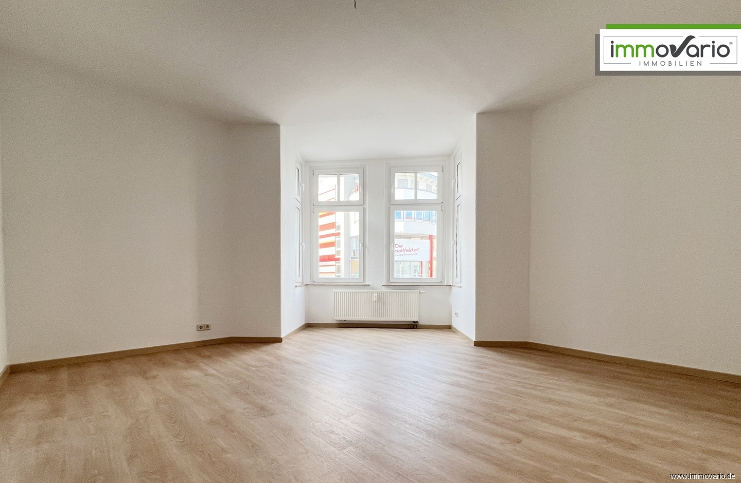 4-Zimmer-Wohnung mit kleinem Balkon, Abstellraum, Tageslichtbad mit Wanne und Gäste-WC mit Dusche. - Photo 2