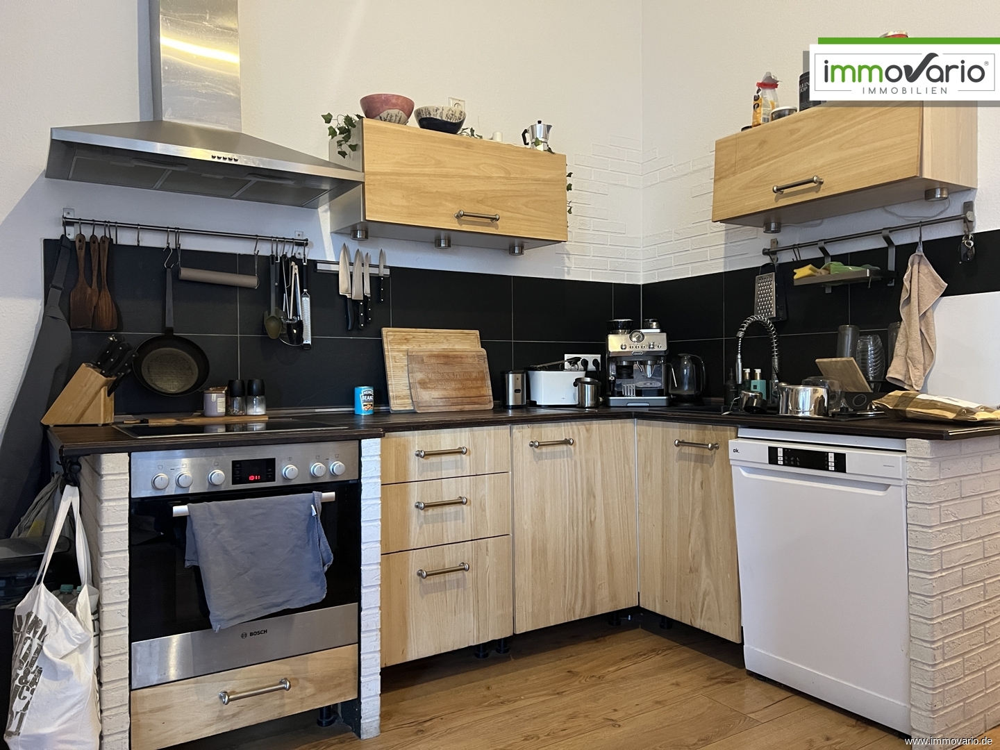 Wohnen in der Altstadt. Schöne 2-Raum-Wohnung in Hochparterre mit Wanne, Balkon und Einbauküche - Foto 2