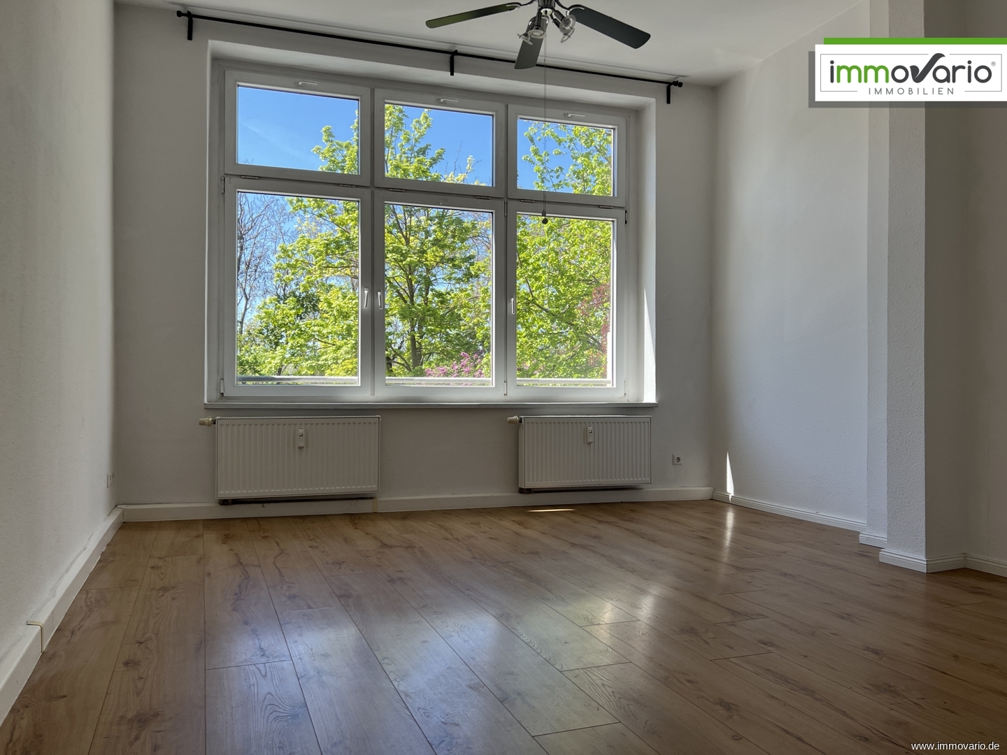 Wohnen in der Altstadt. Schöne 2-Raum-Wohnung in Hochparterre mit Wanne, Balkon und Einbauküche - Photo 1