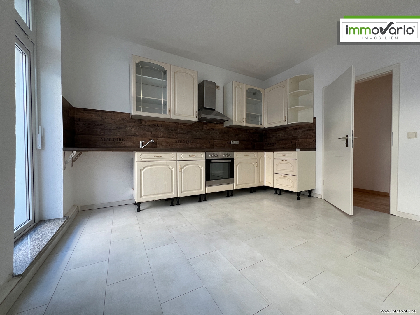 Helle 3-Raum-Wohnung mit Balkon, Tageslichtbad, Wanne, Einbauküche & Abstellraum. Stellplatz möglich - Photo 4