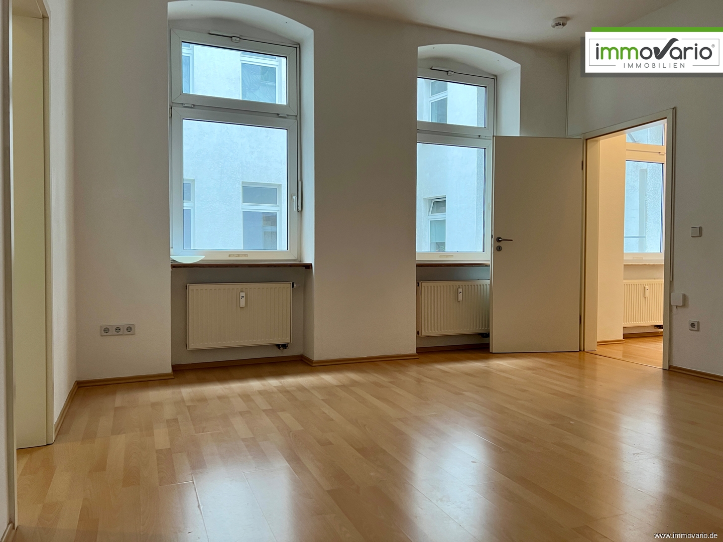 Mitten in der Altstadt! Gemütliches 2-Raum-Apartment im Seitenhaus mit neuer Einbauküche & Duschbad - Photo 3