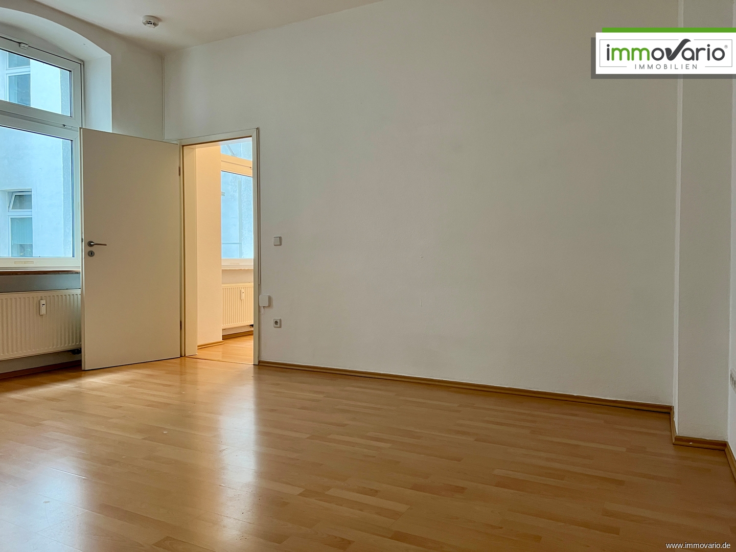 Mitten in der Altstadt! Gemütliches 2-Raum-Apartment im Seitenhaus mit neuer Einbauküche & Duschbad - Photo 2