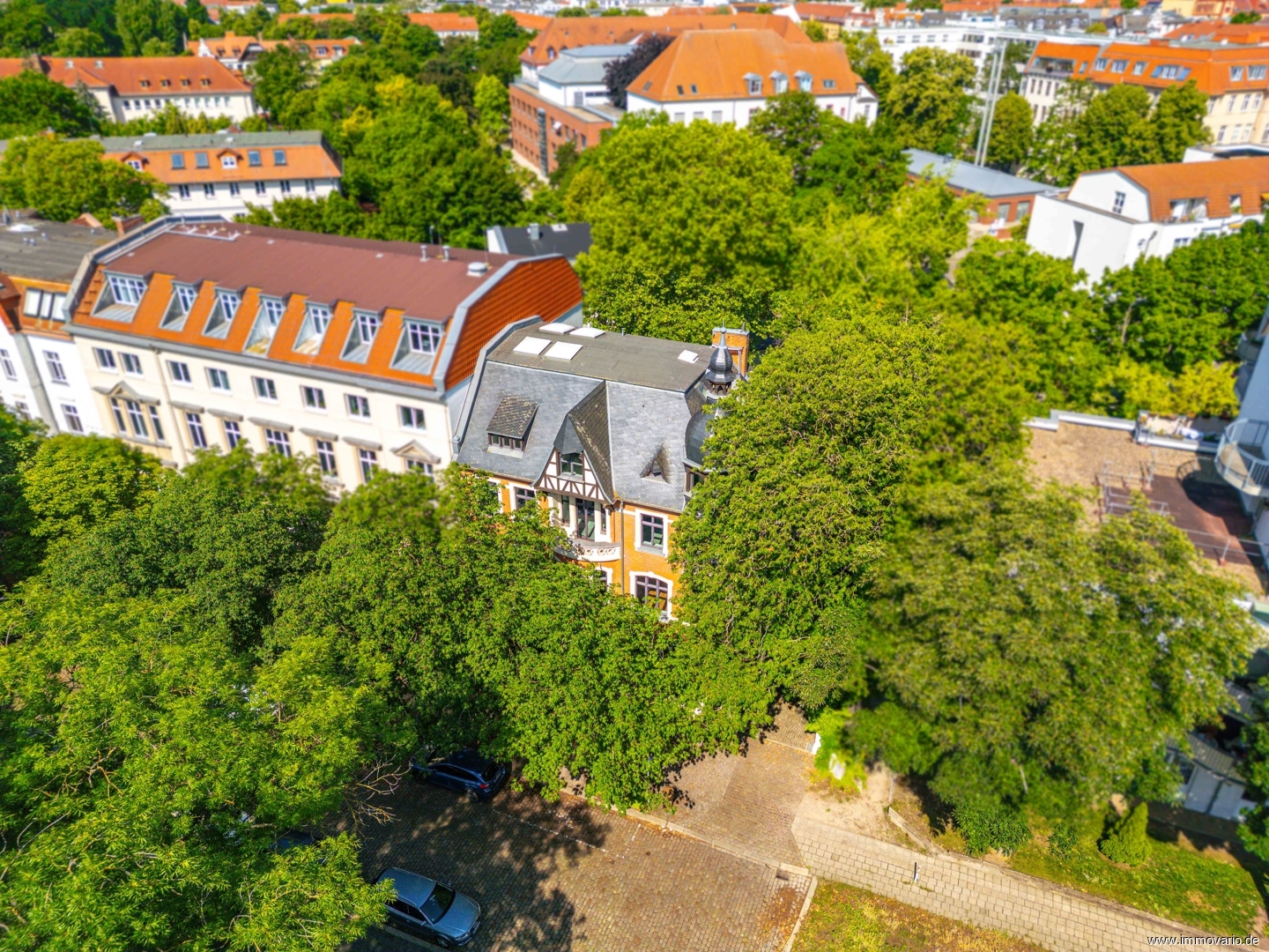 Außergewöhnliche und sanierte Dachgeschoss-Wohnung mit 4 Zimmern und Gäste-WC in Top-Lage! - Photo 2