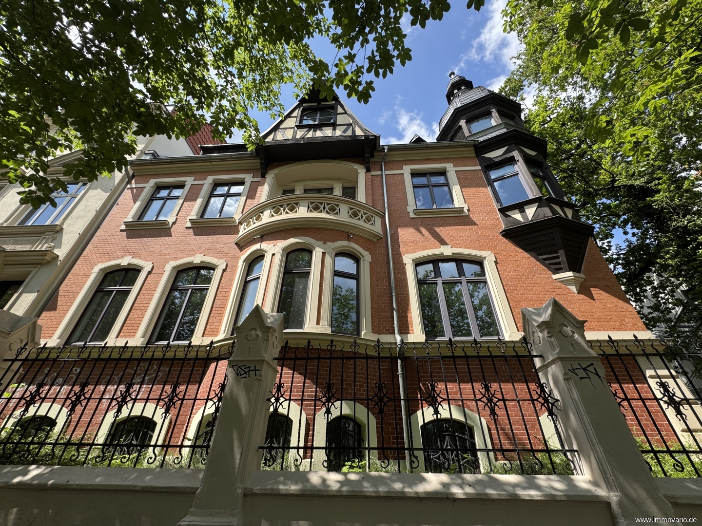 Außergewöhnliche und sanierte Dachgeschoss-Wohnung mit 4 Zimmern und Gäste-WC in Top-Lage! - Photo 3