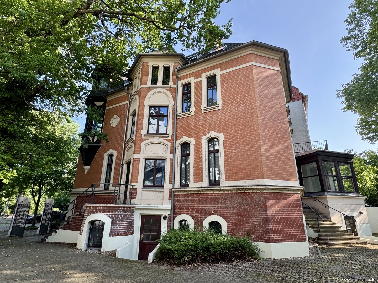 Außergewöhnliche und sanierte Dachgeschoss-Wohnung mit 4 Zimmern und Gäste-WC in Top-Lage! - Photo 4