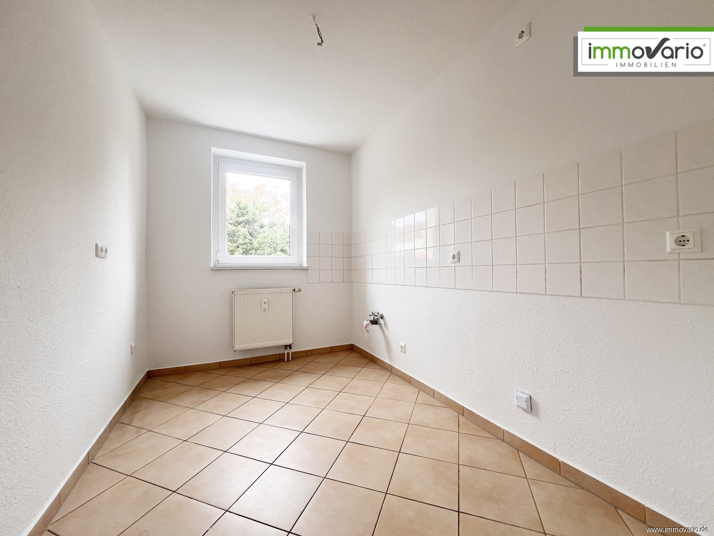 Schöne 3-Raum Wohnung mit Tageslichtbad, Wanne und Balkon nahe des Uni-Campus! - Photo 2