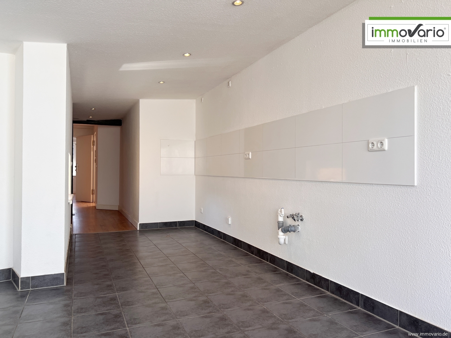 Traumhafte Dachgeschosswohnung im Herzen Magdeburgs mit Altbauflair, Wannenbad und Dachterrasse! - Photo 4