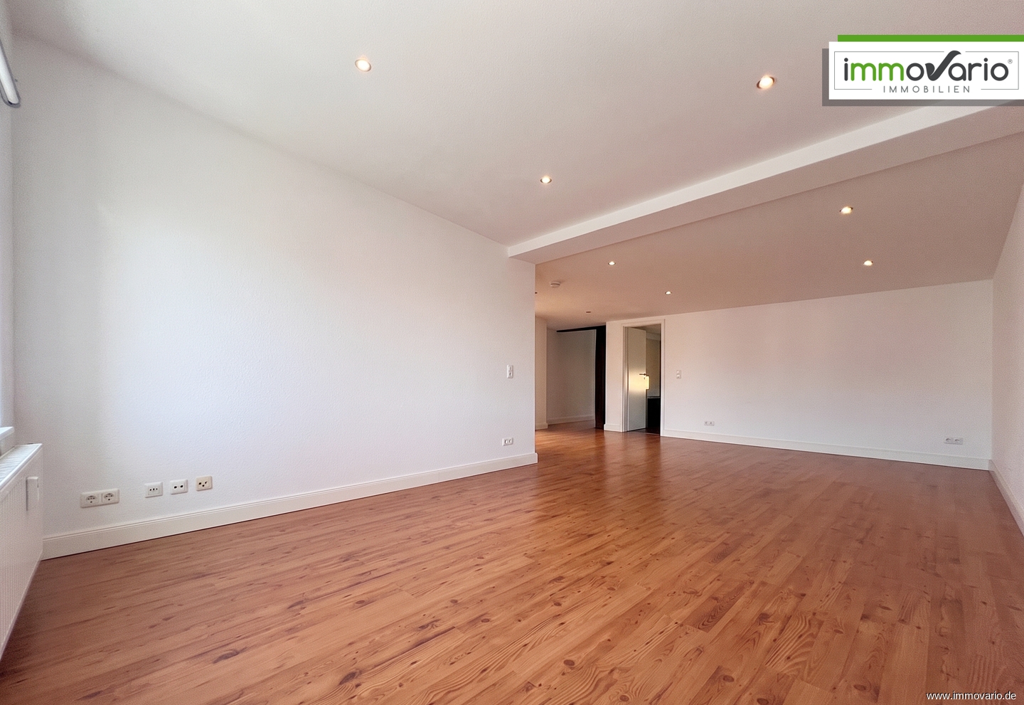 Traumhafte Dachgeschosswohnung im Herzen Magdeburgs mit Altbauflair, Wannenbad und Dachterrasse! - Photo 1