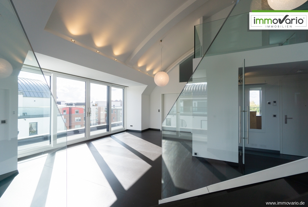 Exklusive Penthousewohnung auf 2 Ebenen mit Blick auf die Elbe, Fußbodenheizung und großer Terrasse! - Foto 2